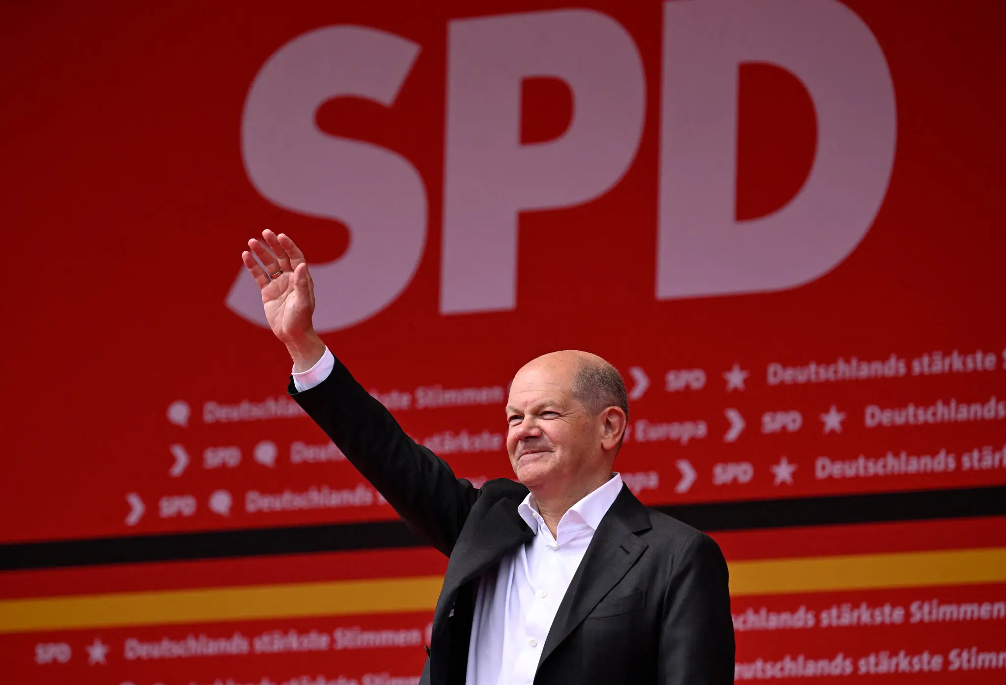 Після поразки на виборах ослаблений лідер Німеччини продовжить боротьбу